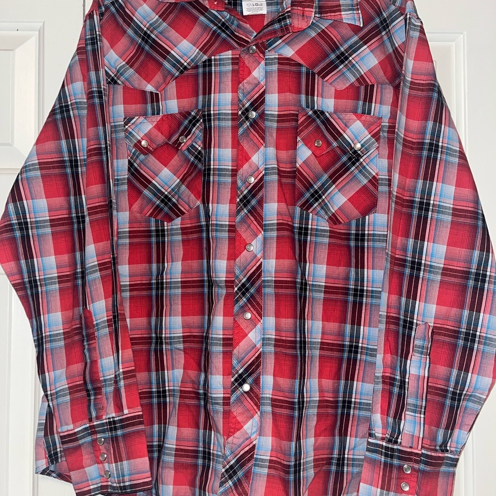 Wrangler Red and Blue Casual Button Down Shirt with Pearl buttons.